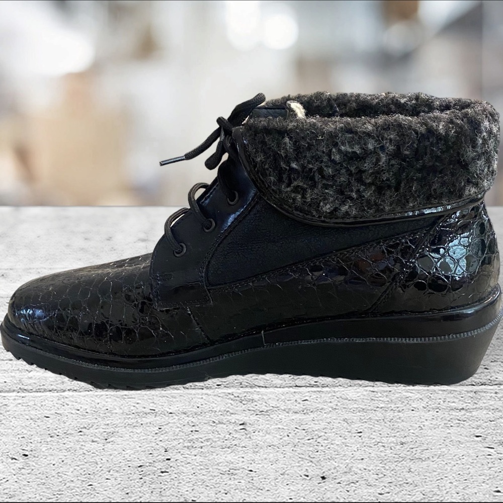 Rieker black patent 7.5 croco embossed Sherpa lined lace up boo…